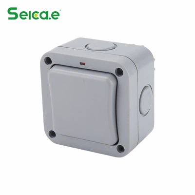 Lasc amuigh faoin aer uiscedhíonach